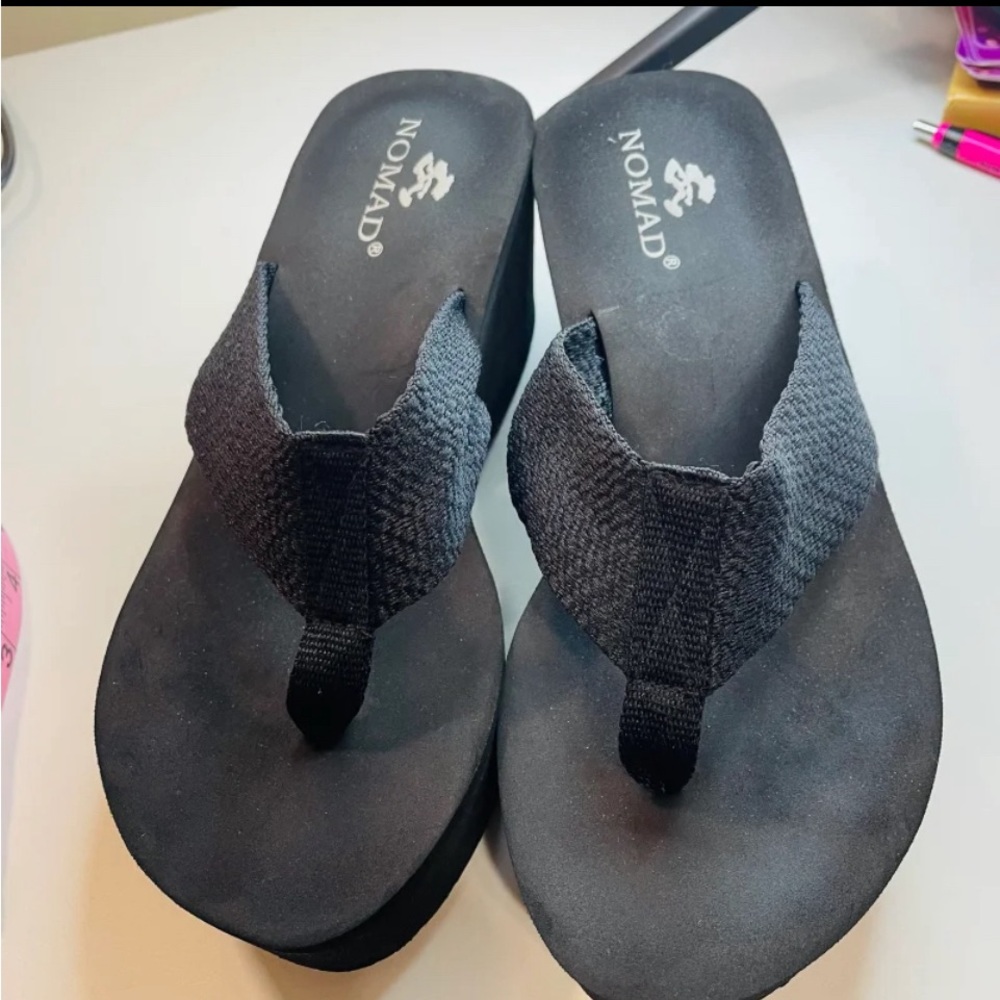 Nomad Wedge Flip Flop Sandals Size 8